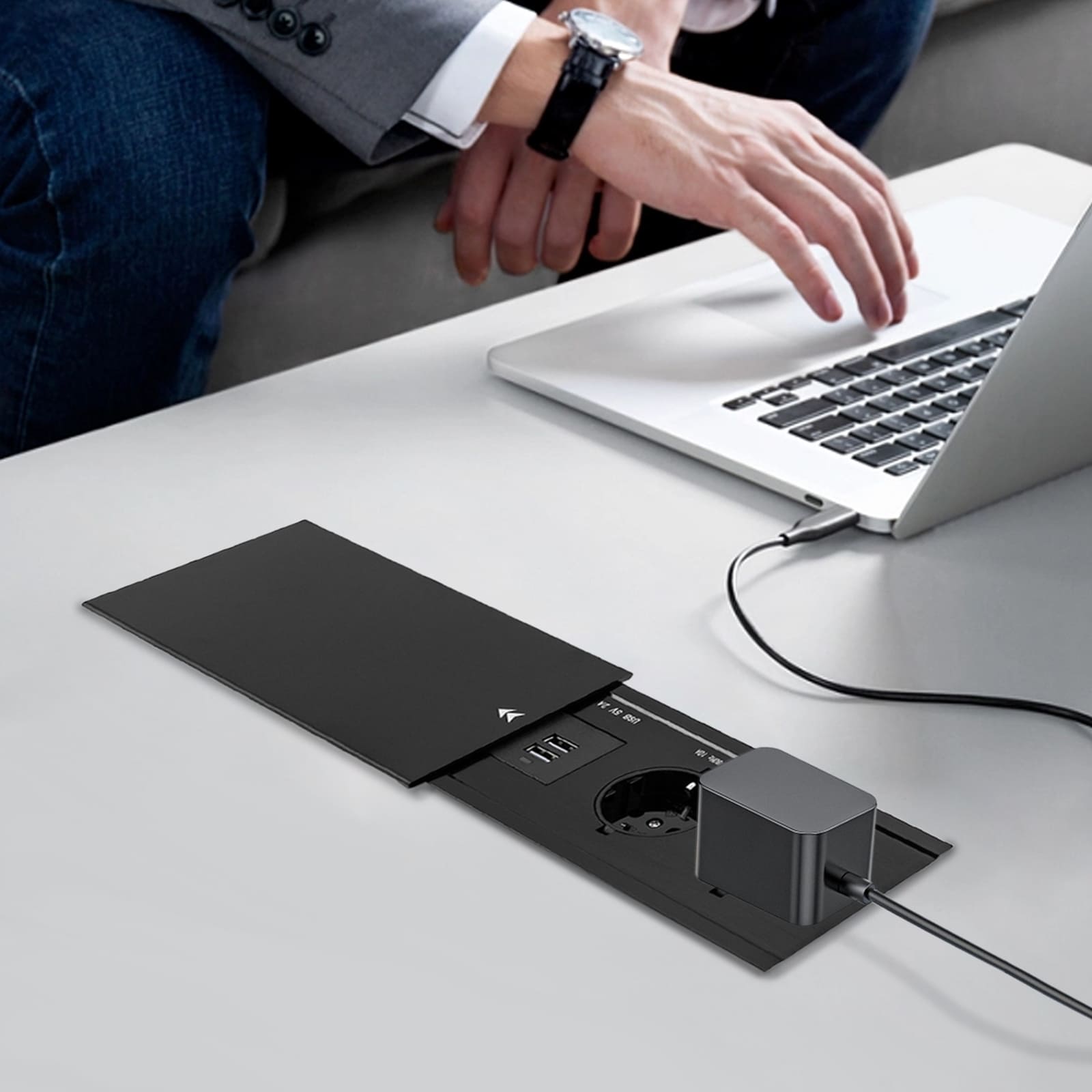 Unterputz-Tischsteckdose - Integriertes Design - Mit 2 USB-Anschlüssen - Mit Schiebedeckel - 2 USB-Buchsen + 2 Euronorm-Steckdosen für Zuhause und Büro