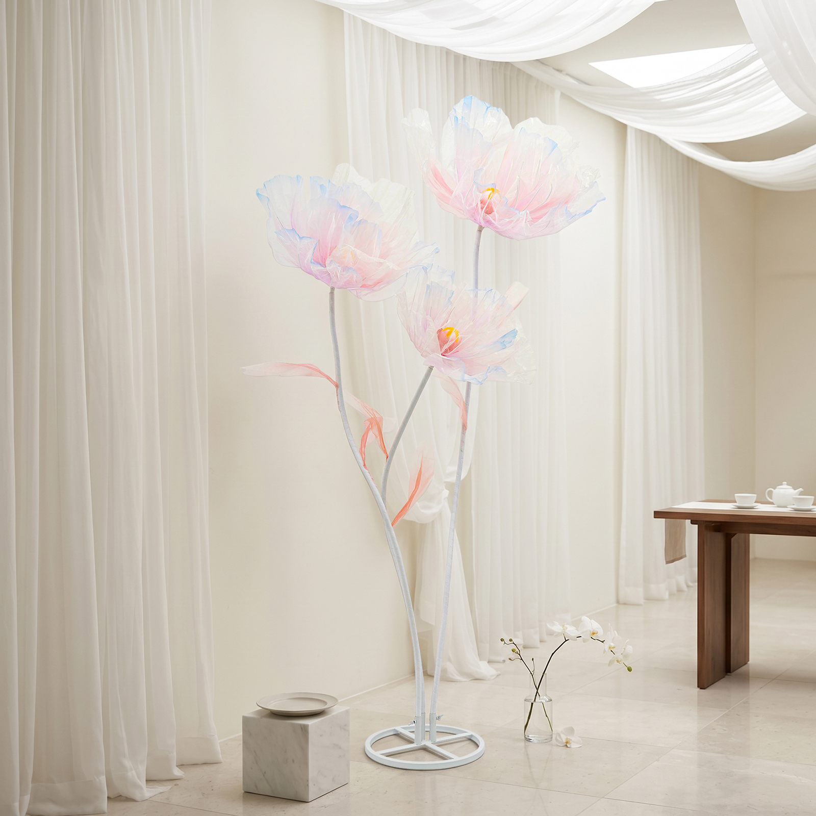 Riesige künstliche Blume mit Sockel, große Kunstblume mit Stiel, Organza für Hochzeit, Valentinstag, Party und Schaufensterdekoration