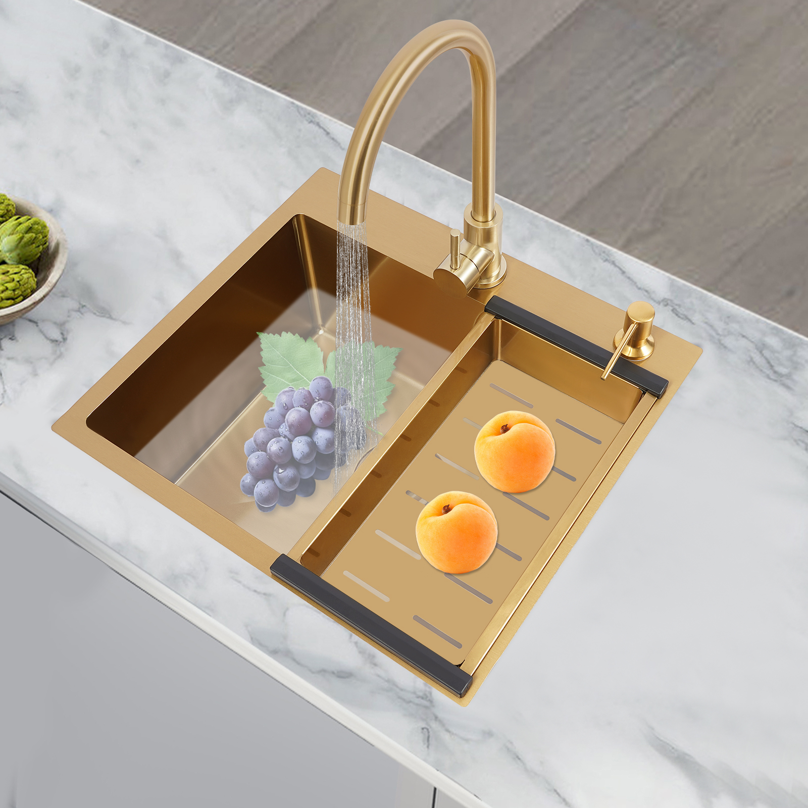50 x 45 cm, goldene Spüle + Abtropffläche + goldener Seifenspender + goldener Wasserhahn (ohne Logo) – ideal für Haushalt, Küche und Restaurant. 50 x 45 cm, goldene Spüle + Abtropffläche + goldener Seifenspender + goldener Wasserhahn (ohne Logo) – ideal für Haushalt, Küche und Restaurant.